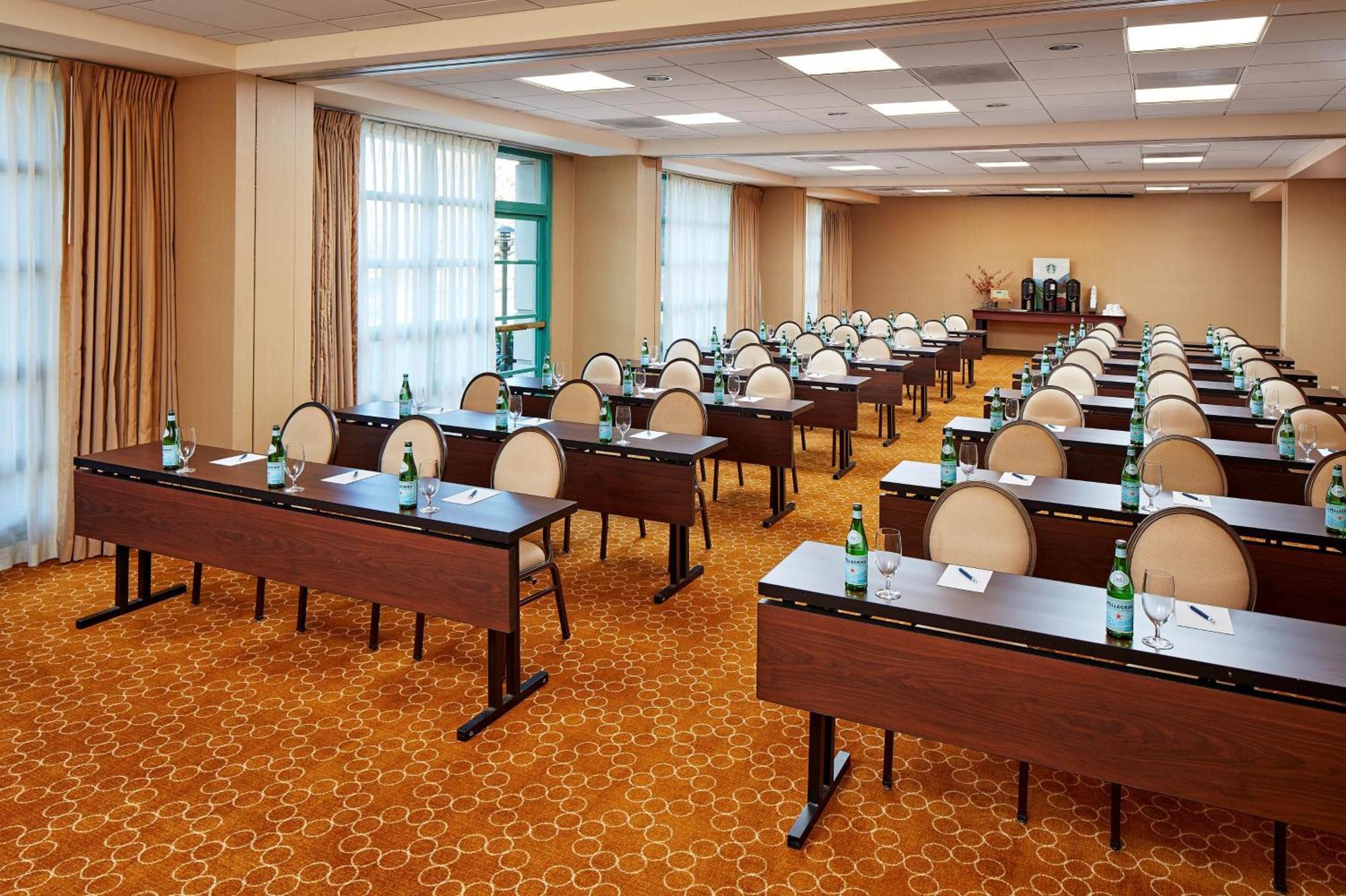 Sheraton San Jose Милпитас Екстериор снимка
